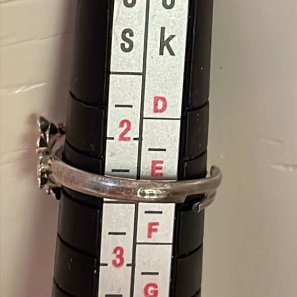 Size 2.5 adjustable silver tone yellow enamel daisy flower ring - Picture 5 of 7